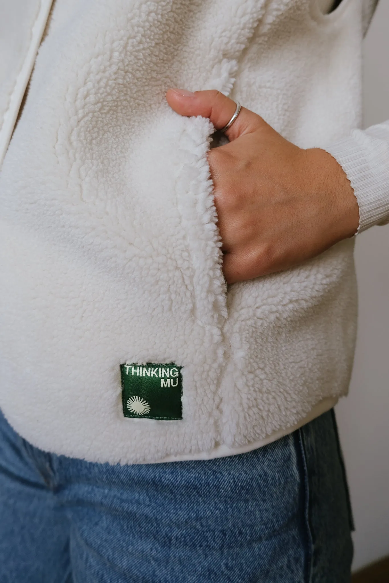 fleece vest - jay - ivory