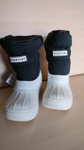 Pre Loved Roarsome (Dinoski) Kids Snow Boots Size EU30 (376)