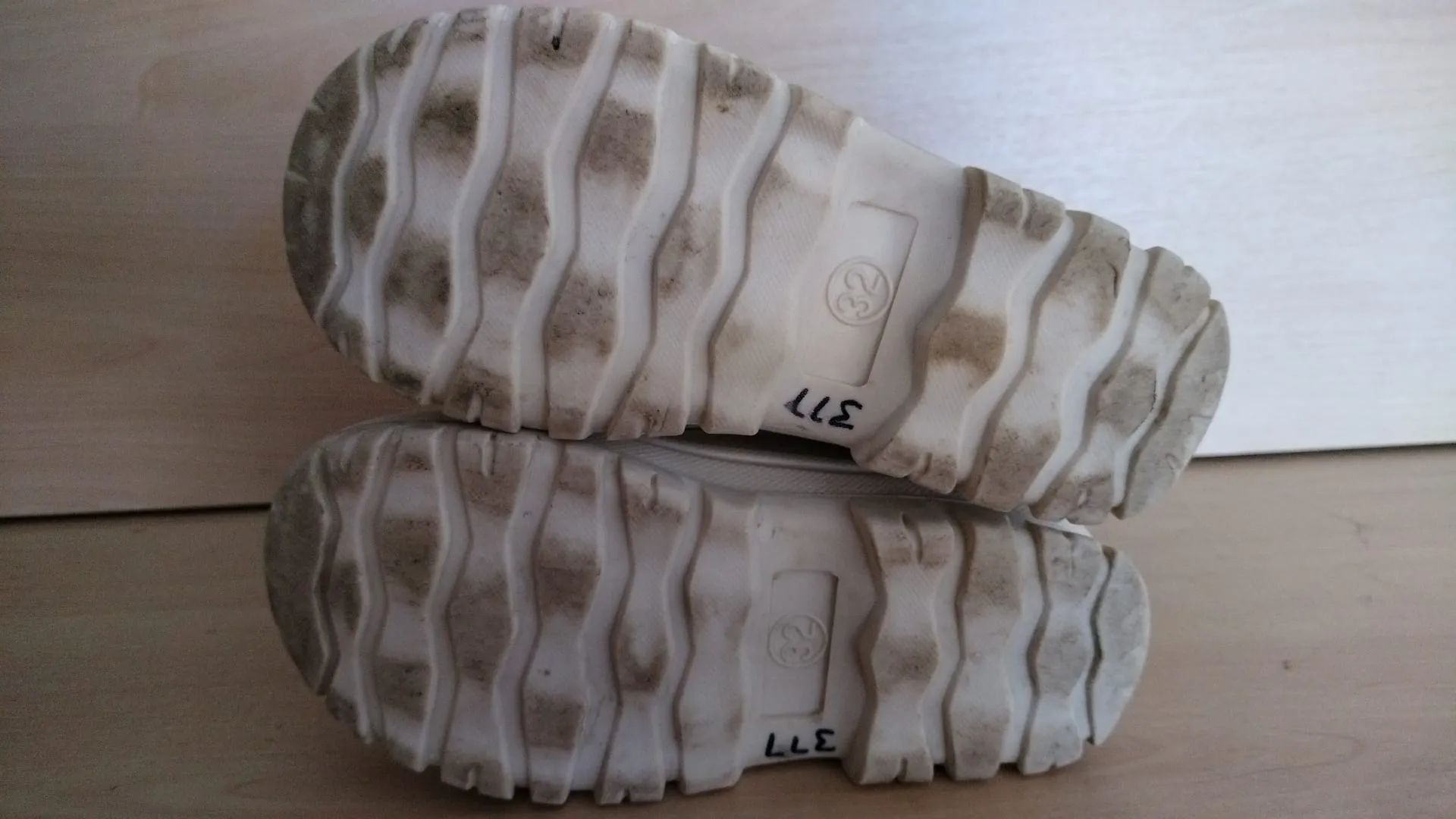 Pre Loved Roarsome (Dinoski) Kids Snow Boots Size EU32 (377)