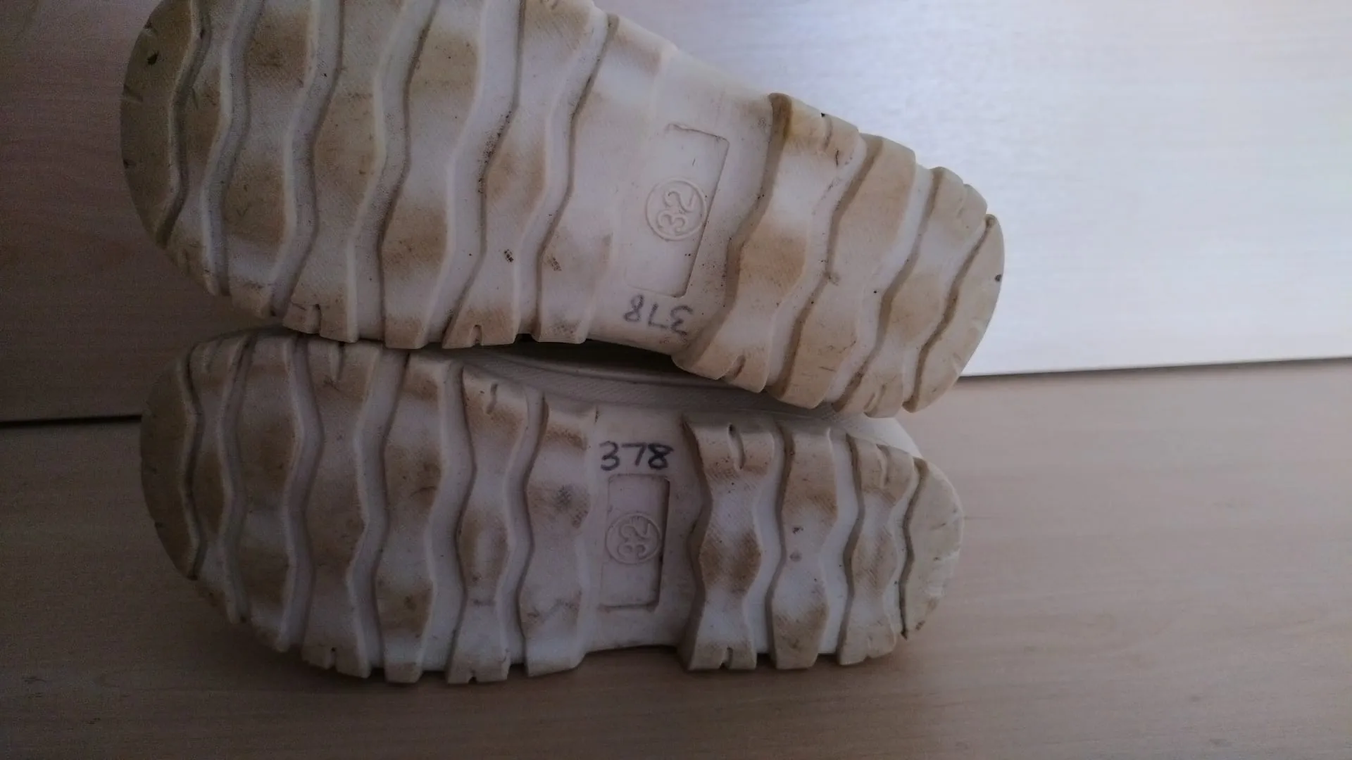 Pre Loved Roarsome (Dinoski) Kids Snow Boots Size EU32 (378)