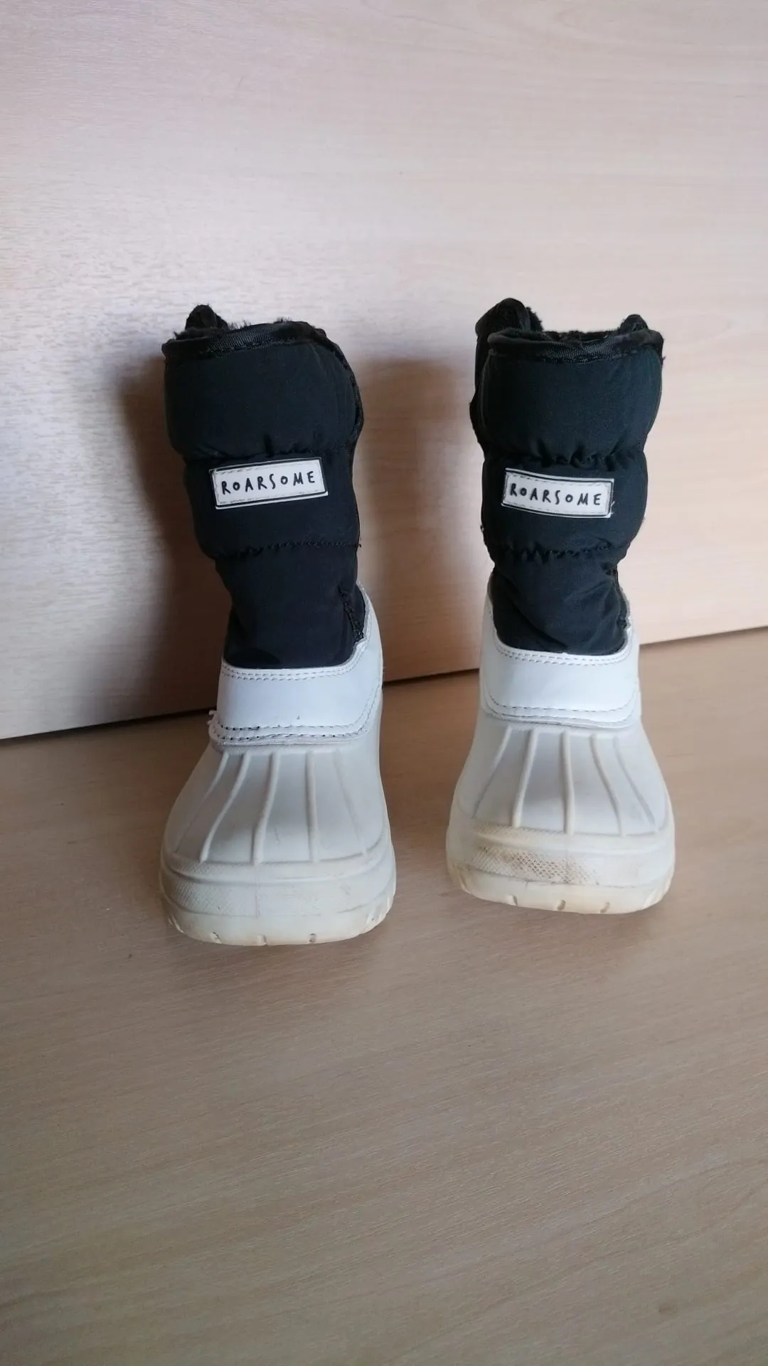 Pre Loved Roarsome (Dinoski) Kids Snow Boots Size EU32 (378)
