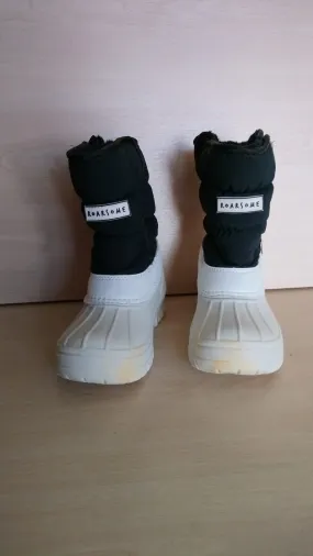 Pre Loved Roarsome (Dinoski) Kids Snow Boots Size EU33 (379)