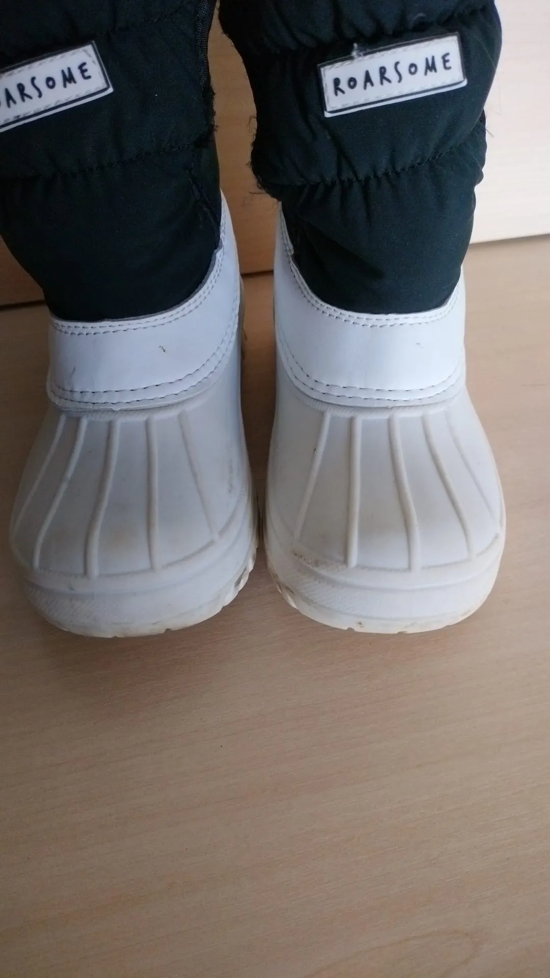 Pre Loved Roarsome (Dinoski) Kids Snow Boots Size EU33 (380)