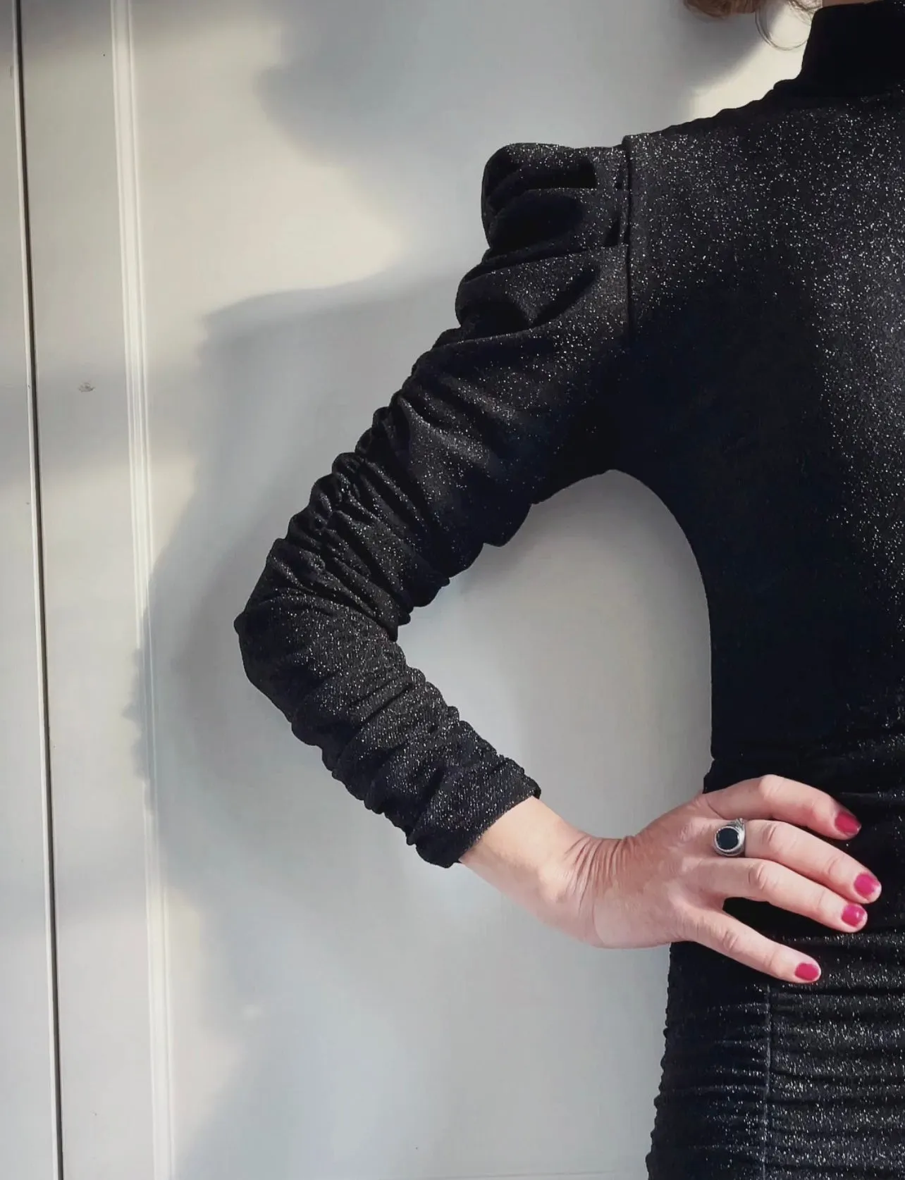 SHORT SLIM DRESS - BLACK GLITTER