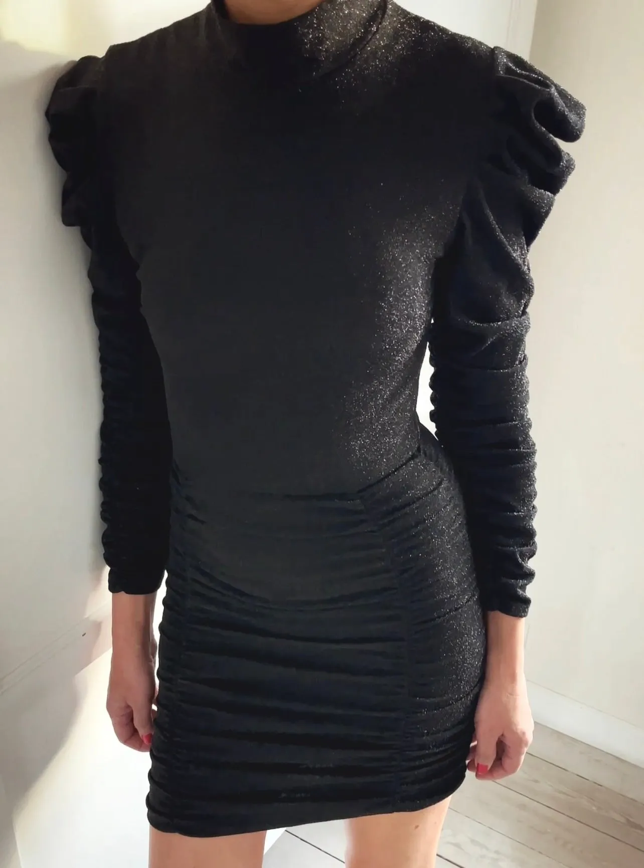 SHORT SLIM DRESS - BLACK GLITTER