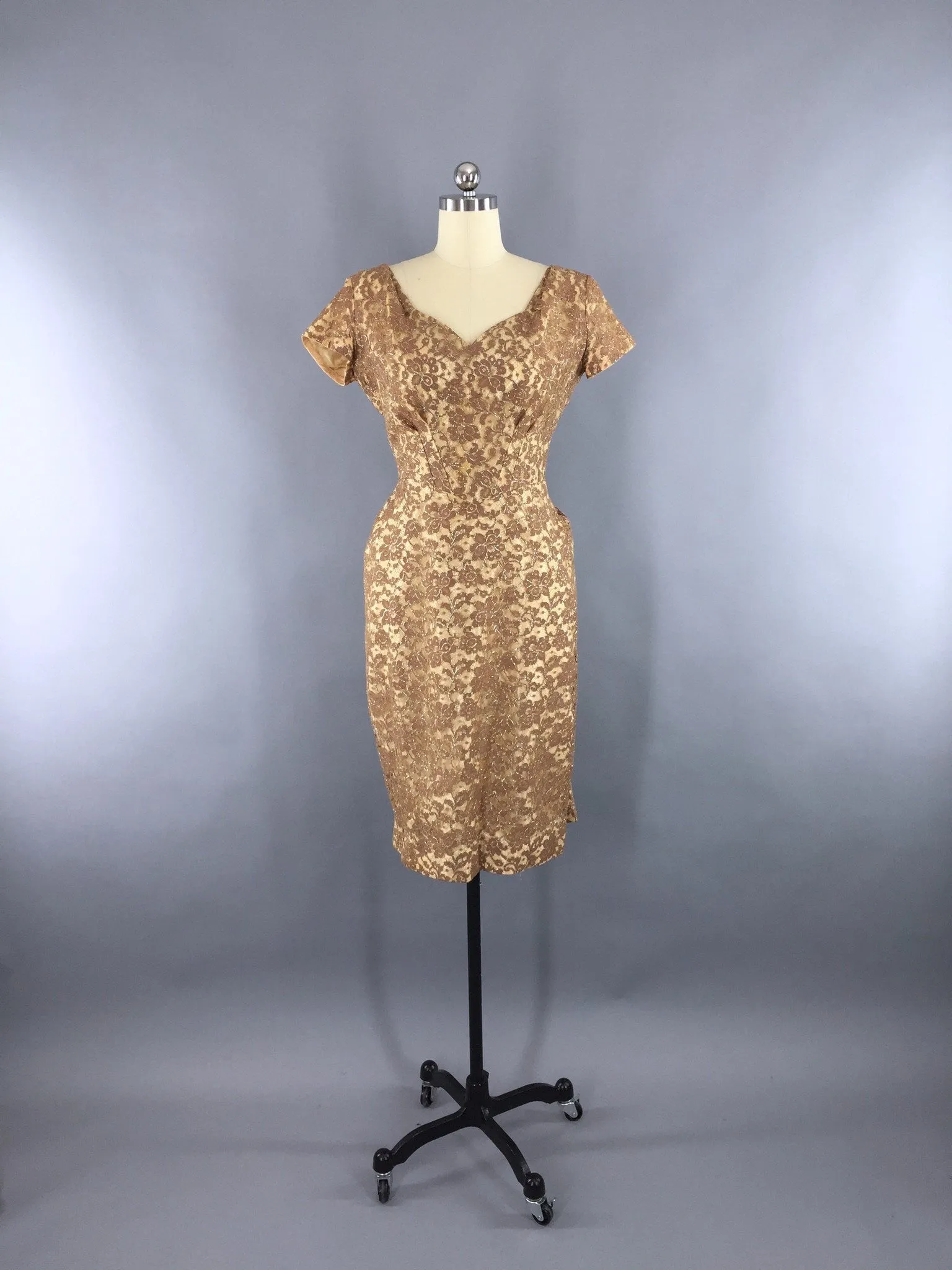 Vintage 1940s Lace Dress / Hourglass Cocktail Dress