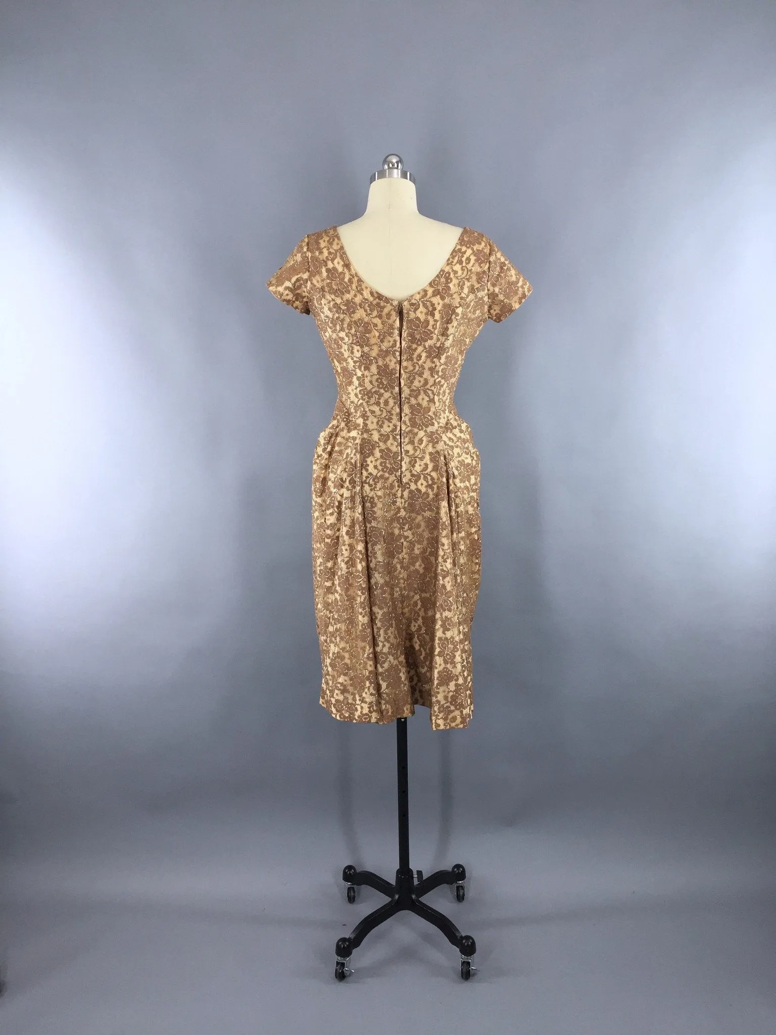 Vintage 1940s Lace Dress / Hourglass Cocktail Dress