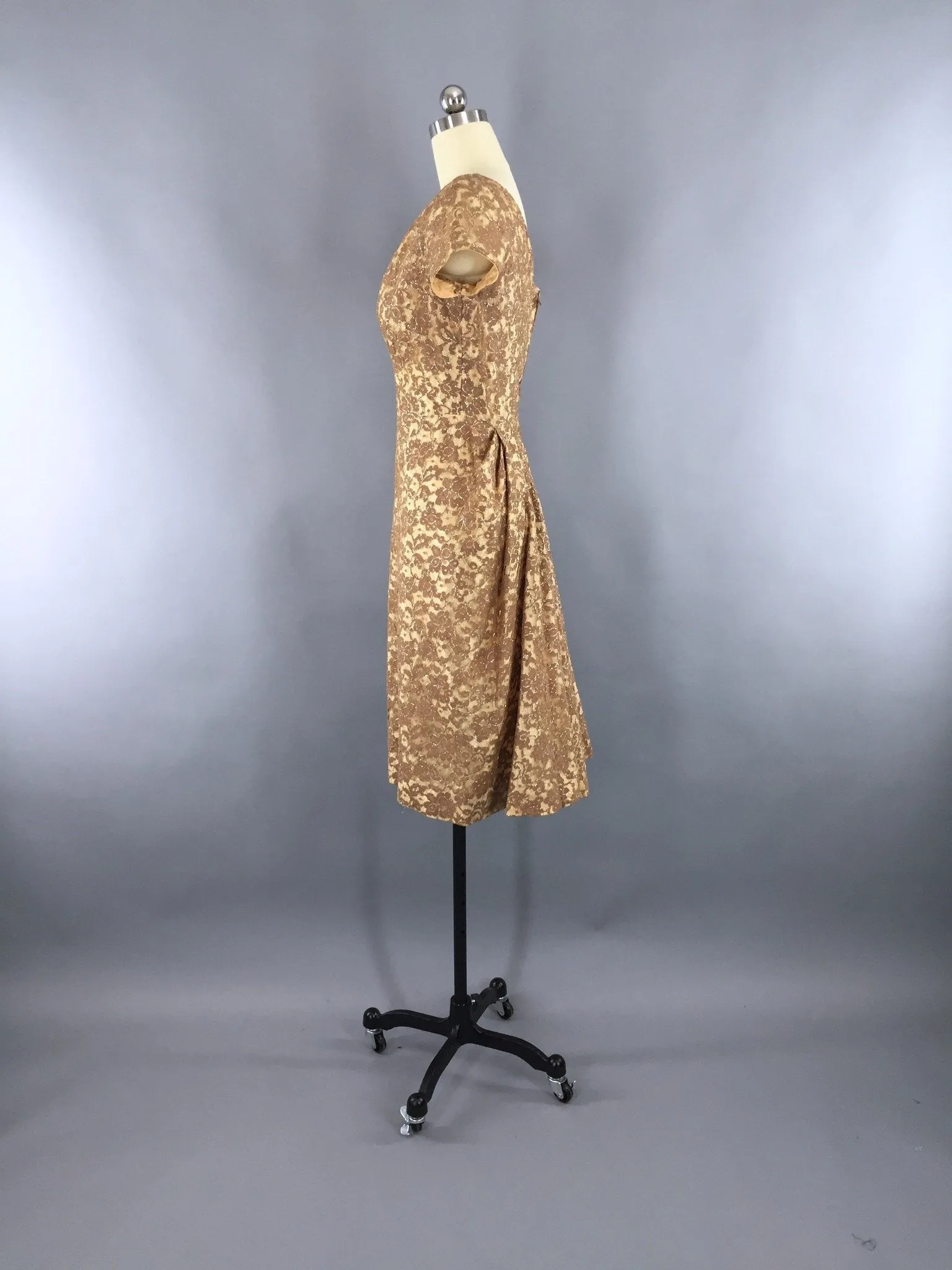 Vintage 1940s Lace Dress / Hourglass Cocktail Dress