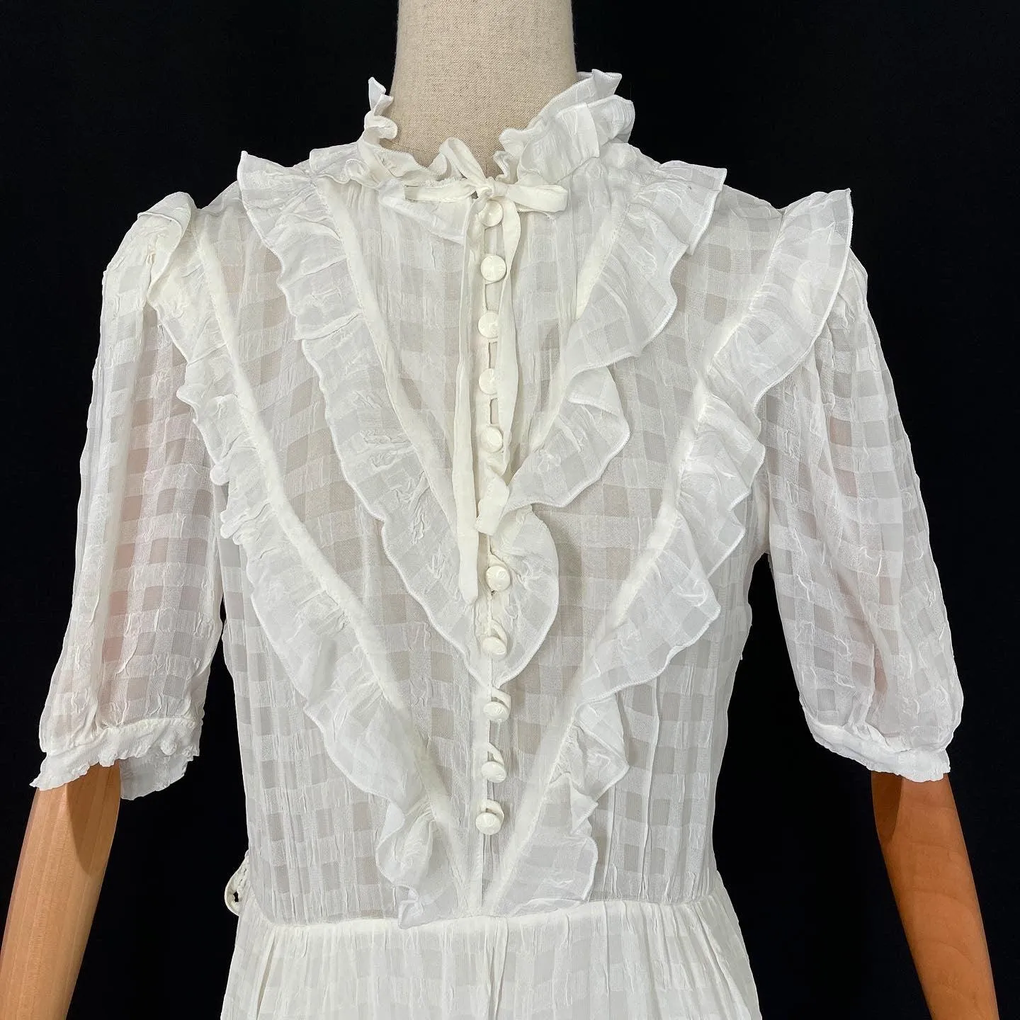 VINTAGE DRESS