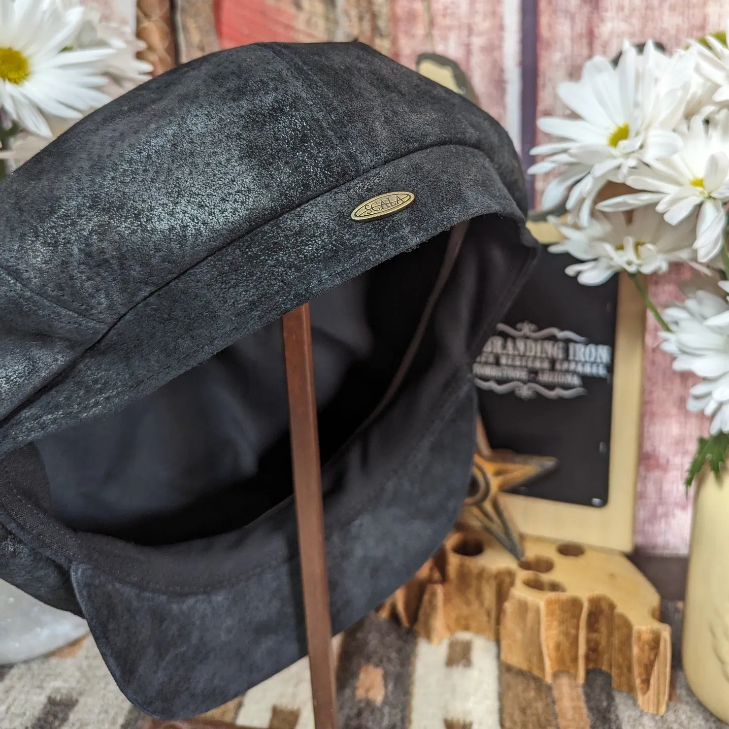 Weathered Leather Newsboy Cap "Edison" by Scala SL199