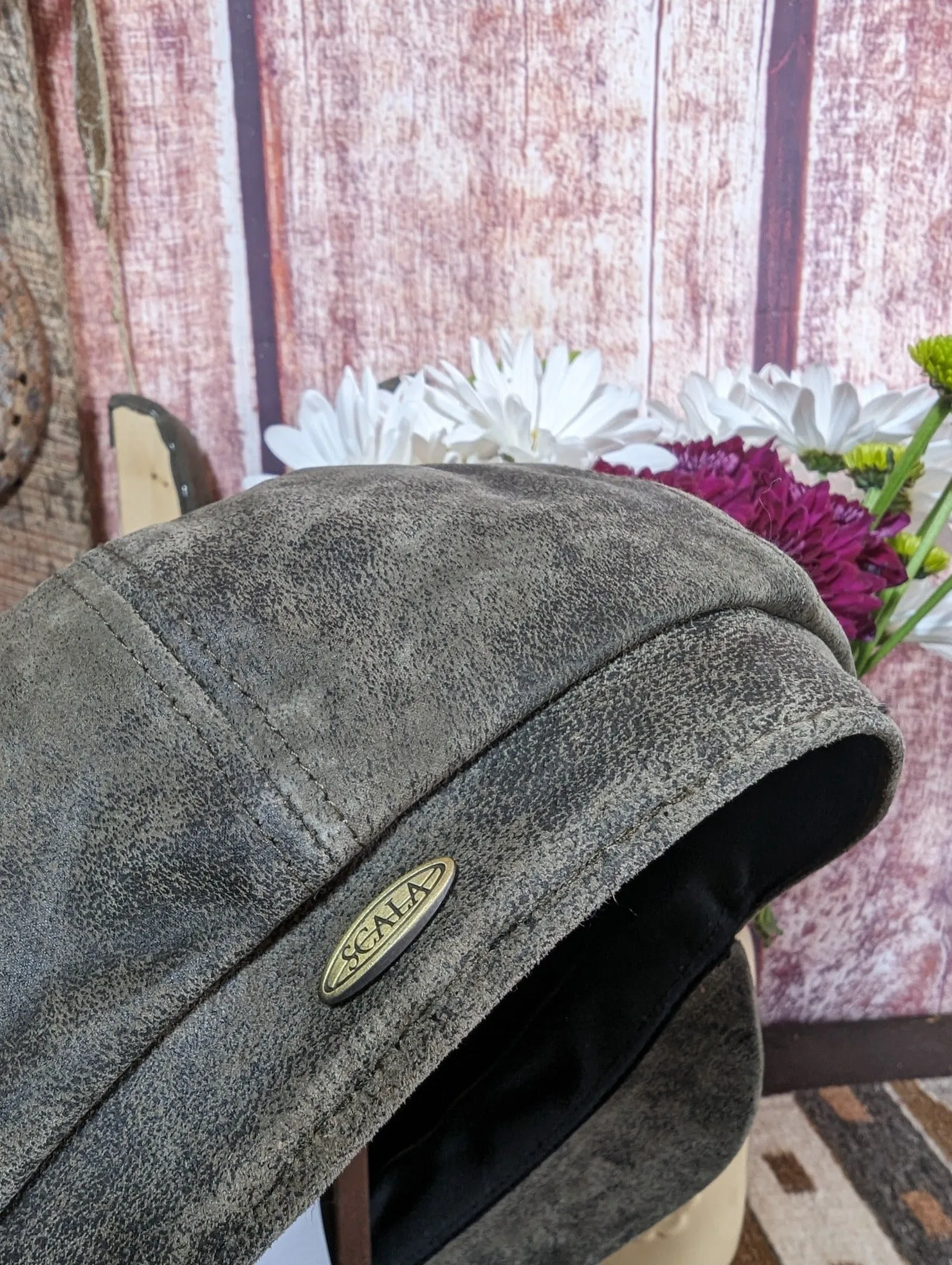 Weathered Leather Newsboy Cap "Edison" by Scala SL199